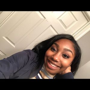 Meet your Posher, Alexis